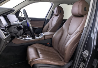 Подержанный автомобиль BMW X5 2020 года (20 фото)