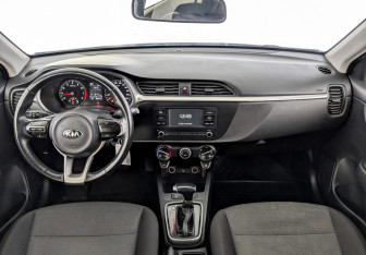 Подержанный автомобиль Kia Rio Hatchback 2021 года (13 фото)