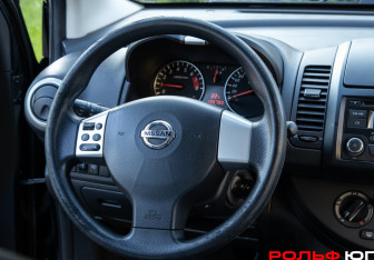 Подержанный автомобиль Nissan Note 2010 года (11 фото)