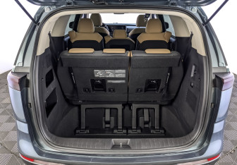Подержанный автомобиль Kia Carnival 2022 года (26 фото)