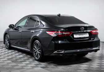 Подержанный автомобиль Toyota Camry Sedan 2023 года (7 фото)