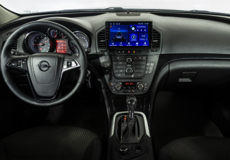Подержанный автомобиль Opel Insignia Liftback 2012 года (12 фото)