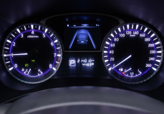 Подержанный автомобиль Infiniti QX60 2017 года (13 фото)