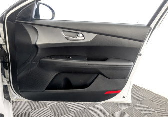 Подержанный автомобиль Kia Cerato Sedan 2019 года (24 фото)