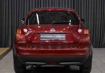 Подержанный автомобиль Nissan Juke 2012 года (5 фото)