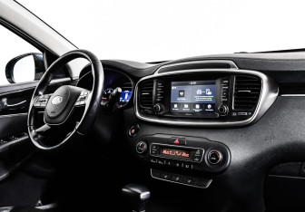 Подержанный автомобиль Kia Sorento 2019 года (9 фото)