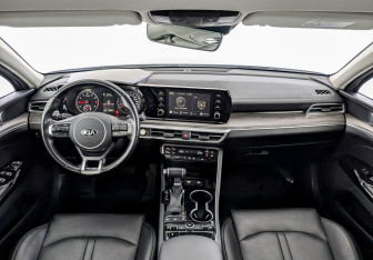 Подержанный автомобиль Kia K5 2020 года (14 фото)