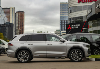 Подержанный автомобиль Geely Monjaro 2023 года (3 фото)