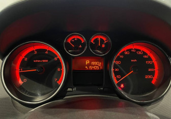 Подержанный автомобиль Peugeot 308 Hatchback 2010 года (15 фото)