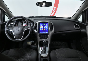 Подержанный автомобиль Opel Astra Wagon 2012 года (8 фото)