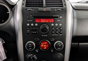 Подержанный автомобиль Suzuki Grand Vitara 2014 года (15 фото)