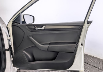 Подержанный автомобиль Skoda Rapid Liftback 2021 года (24 фото)