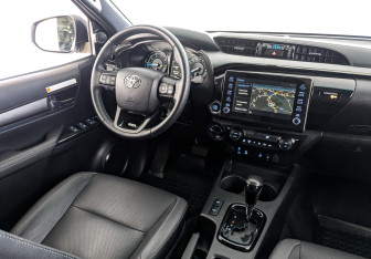 Подержанный автомобиль Toyota Hilux 2021 года (29 фото)