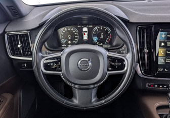 Подержанный автомобиль Volvo V90 Cross Country 2021 года (21 фото)