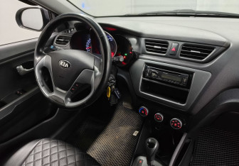 Подержанный автомобиль Kia Rio Sedan 2015 года (10 фото)
