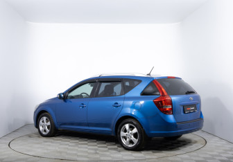 Подержанный автомобиль Kia Ceed Wagon 2011 года (7 фото)