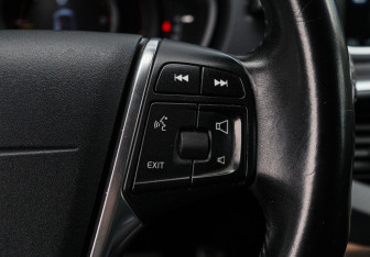 Подержанный автомобиль Volvo V40 Hatchback 2014 года (16 фото)