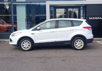 Подержанный автомобиль Ford Kuga 2015 года (8 фото)