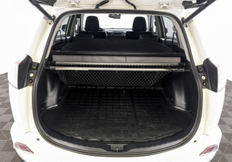 Подержанный автомобиль Toyota RAV4 2019 года (10 фото)