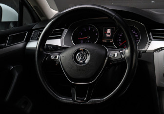 Подержанный автомобиль Volkswagen Passat Sedan 2016 года (11 фото)