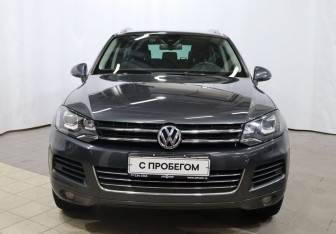 Подержанный автомобиль Volkswagen Touareg 2013 года (2 фото)