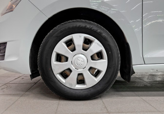 Подержанный автомобиль Skoda Rapid Liftback 2019 года (19 фото)