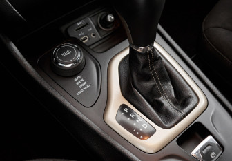 Подержанный автомобиль Jeep Cherokee 2014 года (15 фото)
