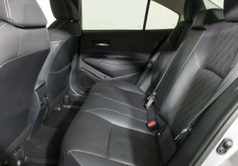 Подержанный автомобиль Toyota Corolla Sedan 2019 года (16 фото)