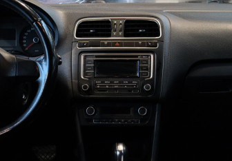 Подержанный автомобиль Volkswagen Polo Sedan 2013 года (10 фото)