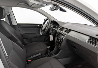 Подержанный автомобиль Skoda Rapid Liftback 2019 года (11 фото)