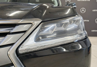 Подержанный автомобиль Lexus LX 2016 года (11 фото)