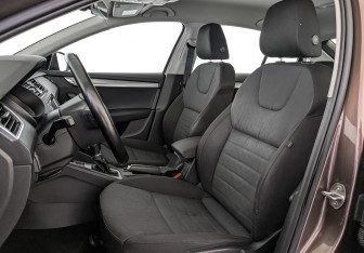 Подержанный автомобиль Skoda Octavia Liftback 2016 года (20 фото)