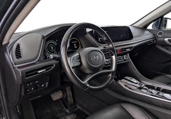 Подержанный автомобиль Hyundai Sonata 2022 года (15 фото)