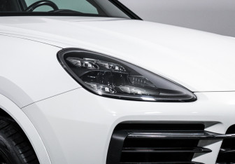 Подержанный автомобиль Porsche Cayenne 2020 года (16 фото)