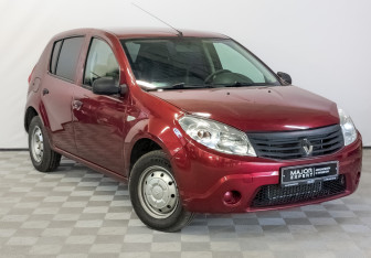 Подержанный автомобиль Renault Sandero 2013 года (3 фото)