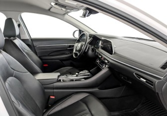 Подержанный автомобиль Hyundai Sonata 2021 года (11 фото)