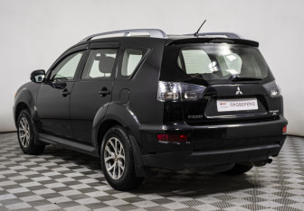 Подержанный автомобиль Mitsubishi Outlander 2010 года (7 фото)