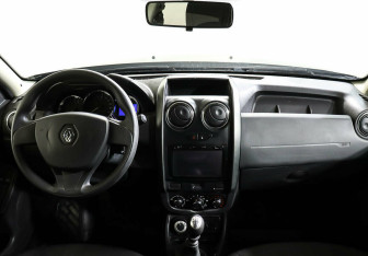 Подержанный автомобиль Renault Duster 2018 года (8 фото)