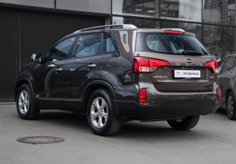 Подержанный автомобиль Kia Sorento 2013 года (6 фото)
