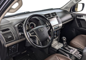 Подержанный автомобиль Toyota Land Cruiser Prado 2019 года (15 фото)