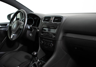 Подержанный автомобиль Volkswagen Golf Hatchback 2012 года (10 фото)