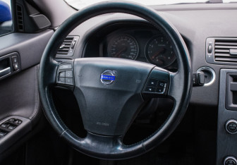 Подержанный автомобиль Volvo S40 2007 года (15 фото)