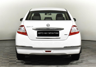 Подержанный автомобиль Nissan Teana 2012 года (6 фото)