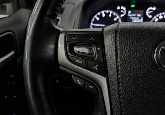 Подержанный автомобиль Toyota Land Cruiser Prado 2021 года (26 фото)