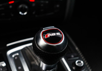 Подержанный автомобиль Audi RS 5 Coupe 2011 года (16 фото)
