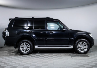 Подержанный автомобиль Mitsubishi Pajero 2012 года (4 фото)