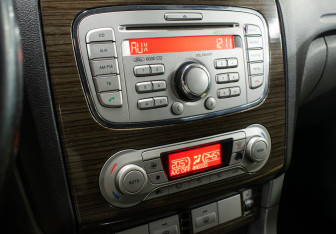 Подержанный автомобиль Ford Focus Sedan 2009 года (18 фото)