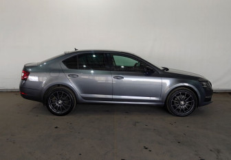 Подержанный автомобиль Skoda Octavia Liftback 2018 года (8 фото)