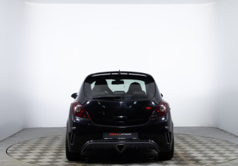 Подержанный автомобиль Opel Corsa OPC 2008 года (6 фото)