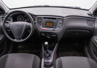 Подержанный автомобиль Kia Rio Sedan 2009 года (13 фото)